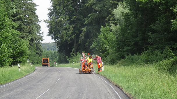 Freie Fahrt zwischen Förcher Kreuzung und Ebersteinburg - Asphaltbelag auf 1.200 Metern ausgetauscht Freie Fahrt zwischen Förcher Kreuzung und Ebersteinburg - Asphaltbelag auf 1.200 Metern ausgetauscht